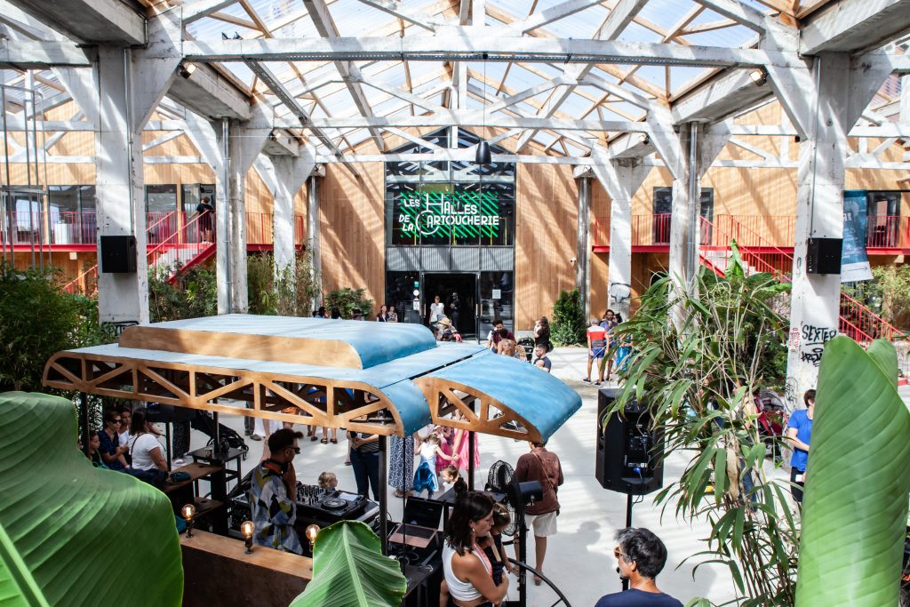 Area ristoro delle Halles de la Cartoucherie Tolosa